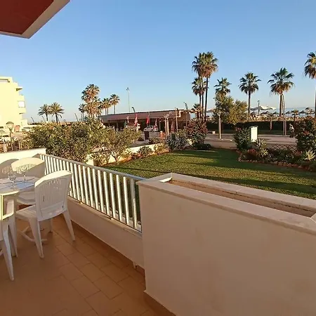 Quarteira Beachfront Retreat * קוואקוס
