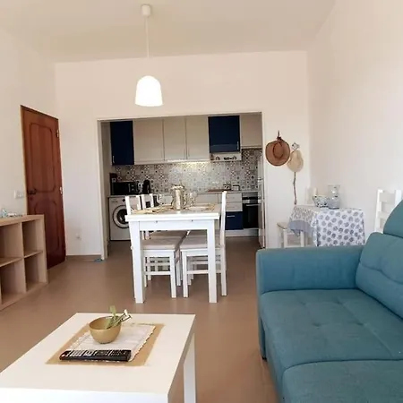 דירה Quarteira Beachfront Retreat